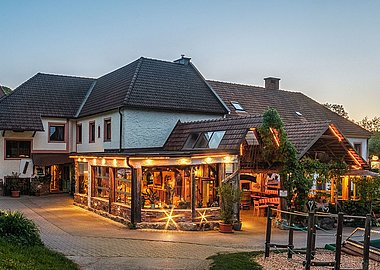 FAMILIENHOTEL UND WILDPARK HOCHRIESS