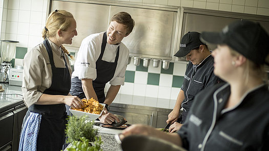 Dorfhotel Fasching: Wenn Chefs und Mitarbeiter gleich ticken