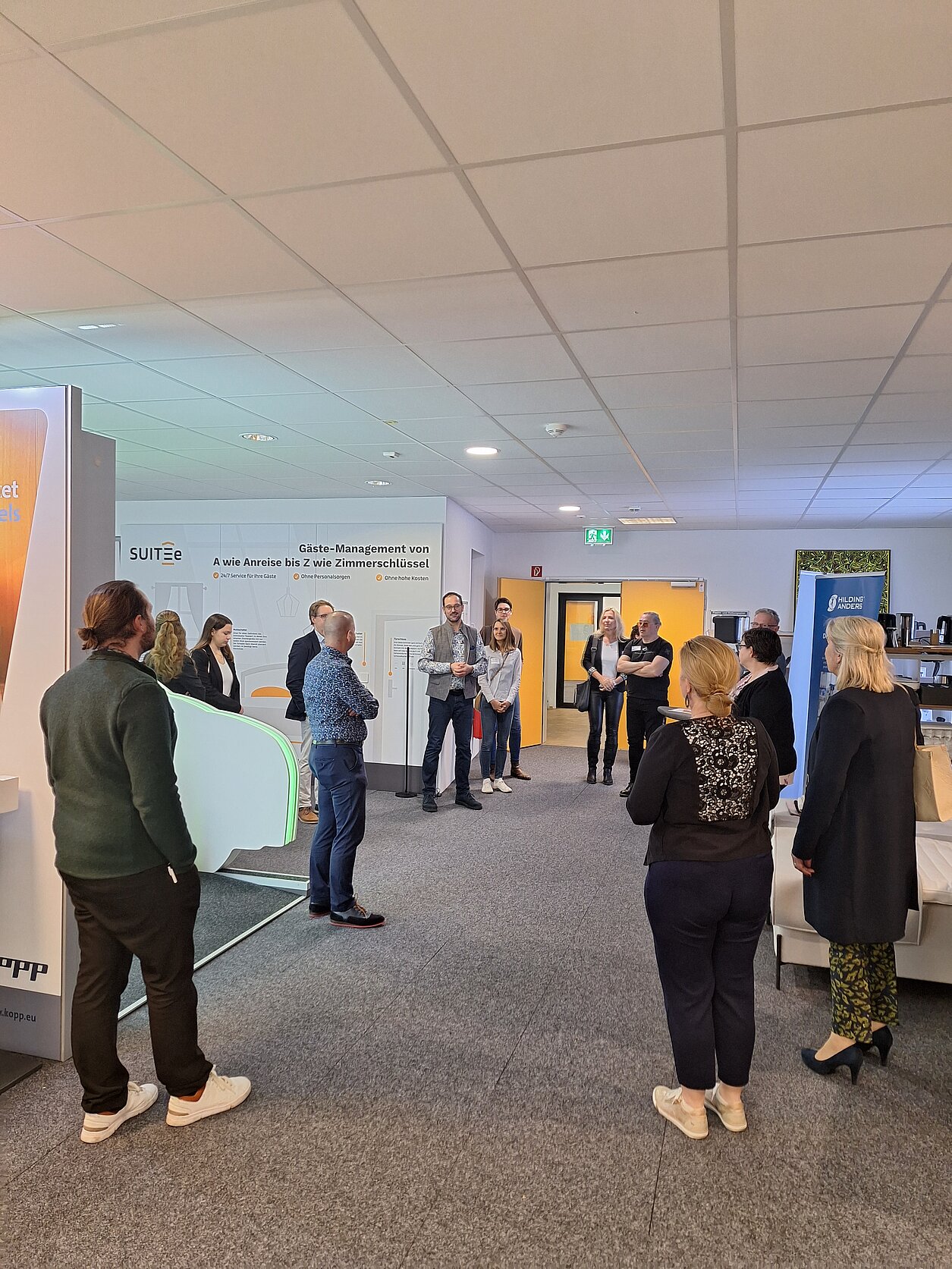 Besucher in der Ausstellung
