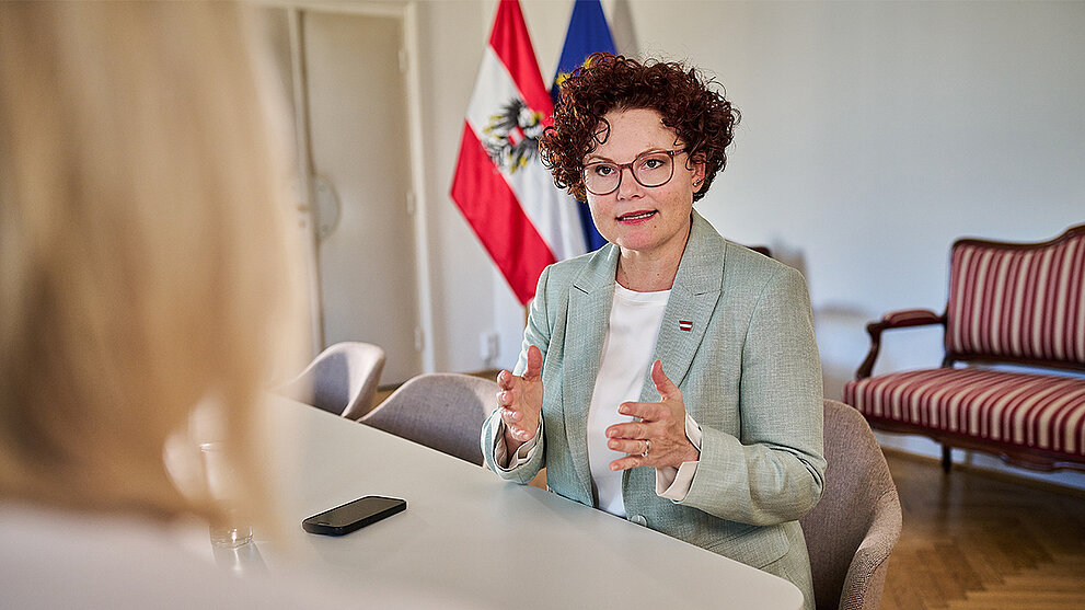 Vision T: Staatssekretärin Elisabeth Zehetner im ÖHV-Interview