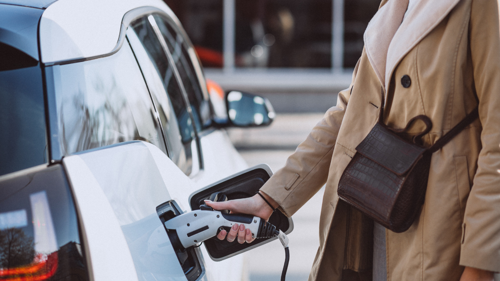 E-Mobilität wird Standard: Hotels gehen voran, Politik muss nachziehen