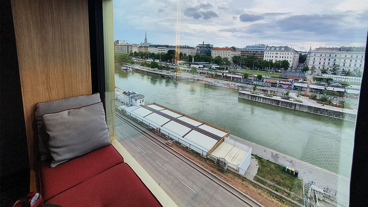 Blick auf den Donaukanal vom "Radisson RED" aus