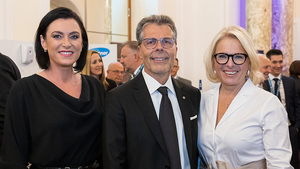 Dank an Köstinger für enormes Engagement: ÖHV bedauert Rücktritt der ersten Tourismusministerin