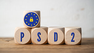 Auf Holzwürfeln steht "PSD2" 