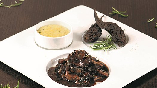 Pöllauberger Lammleber mit Hirschbirnsauce und cremiger Chilipolenta
