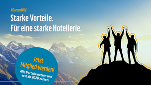 Personen die auf einem Berg stehen
