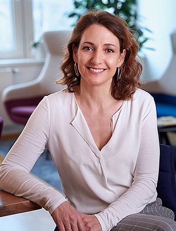 Mag. Claudia Bär