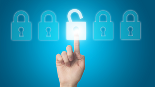 Fünf digitale Schlösser, obwohl eines mit einem Klick aufgeht